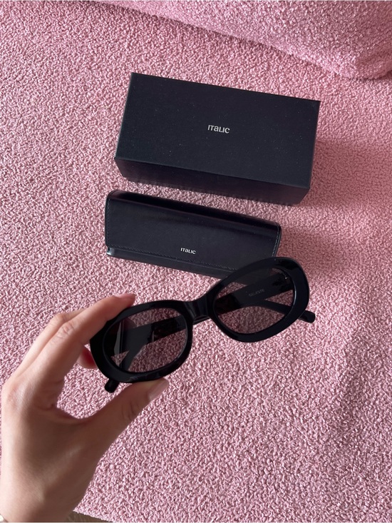 Sleek Black Oval Sunglasses for Women main image 3